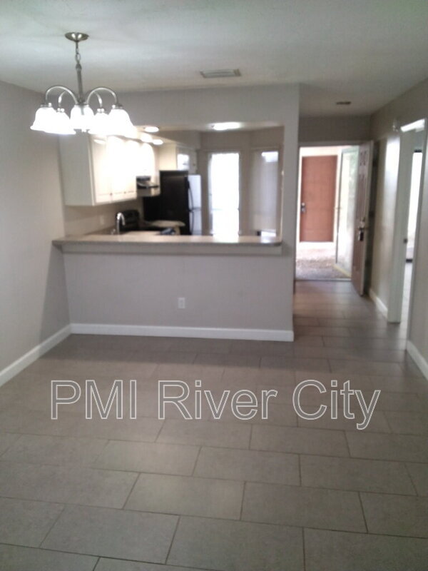 Foto del edificio - 1160 W Romaine Cir