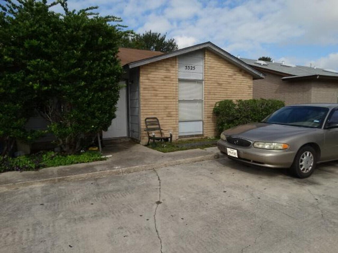 Building Photo - 5525 Lochmoor #1, San Antonio, TX. 78244