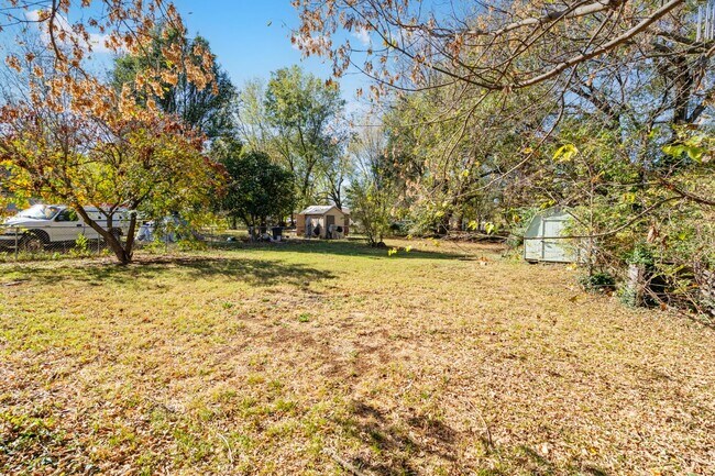 Foto del edificio - 1621 N Hillcrest Ave