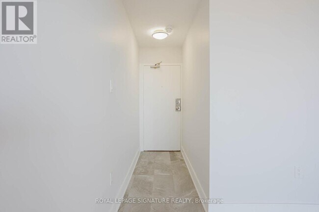 Building Photo - 1500-1500 Bathurst St