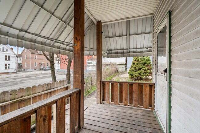 Foto del edificio - 134 Corey Ave