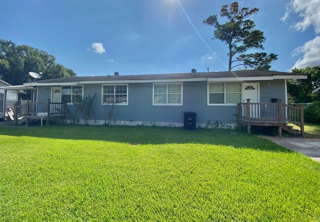 Foto del edificio - 8432 Garland St