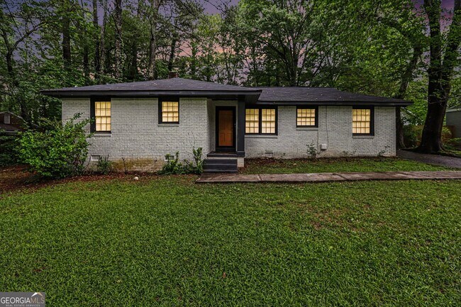 Foto del edificio - 3743 Poplar Dr