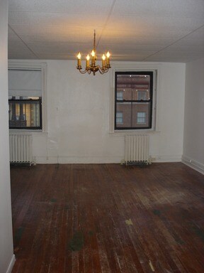 Building Photo - 18 W Franklin St