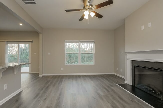 Building Photo - 100 Fairview Dr