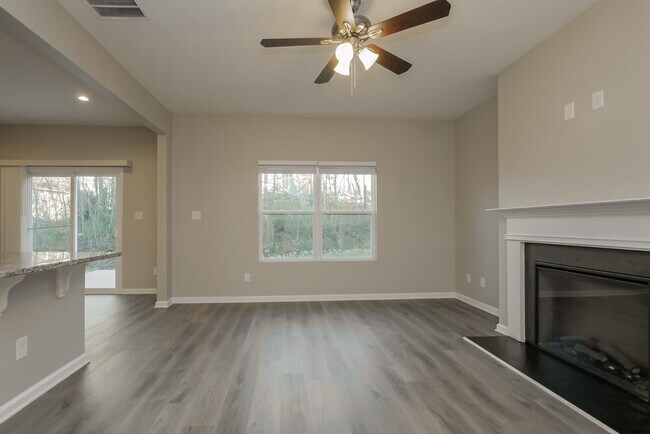 Foto del edificio - 100 Fairview Dr