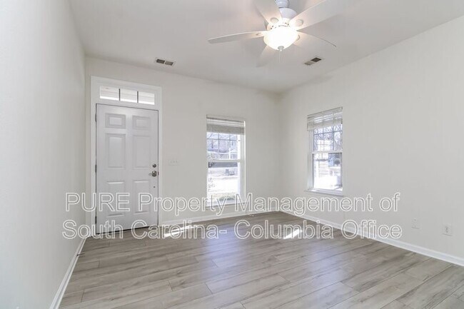 Foto del edificio - 333 Drooping Leaf Rd