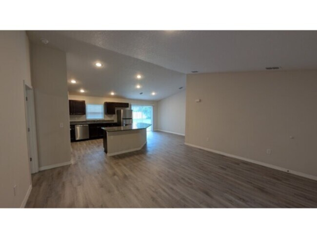 Foto del edificio - Palm Coast 4 Bedroom Newer House Available...