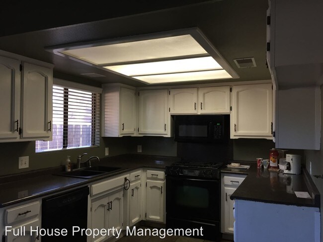 Building Photo - 2 br, 1.5 bath House - 340 Capitola #4