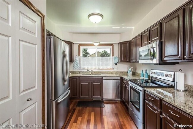 Foto del edificio - 3290 Bennington Dr