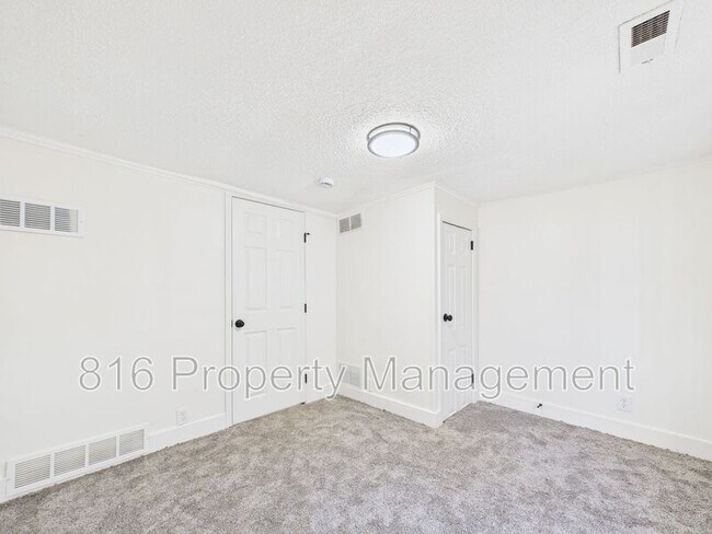 Foto del edificio - 1827 E 81 St