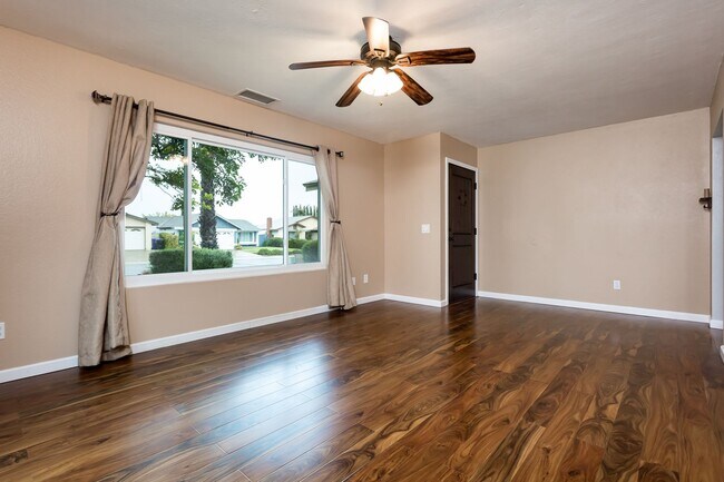 Foto del edificio - Beautiful Home in Mira Mesa