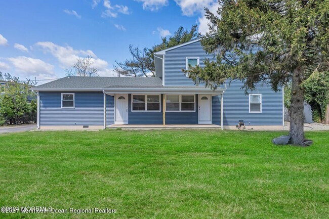 Building Photo - 1145 Roe Ave