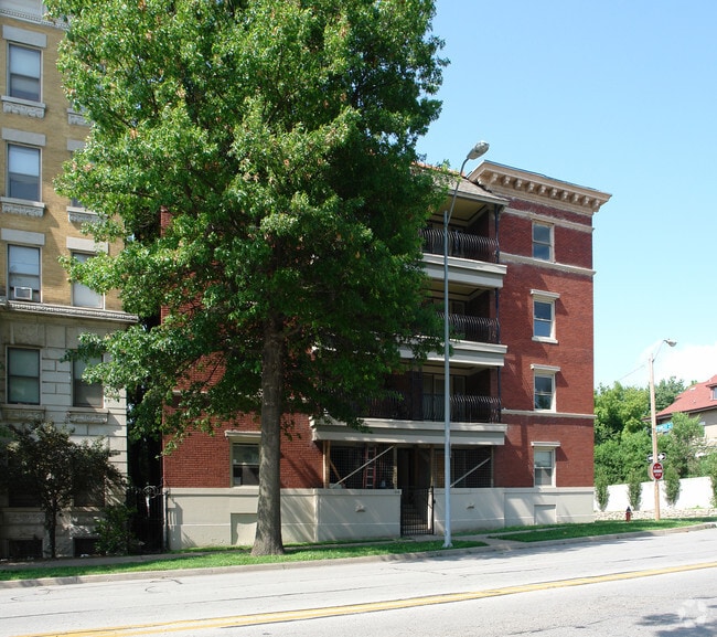 Building Photo - 1114 E. Armour