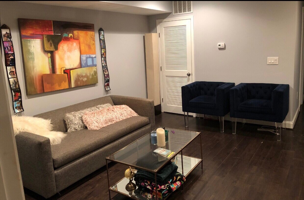 Foto principal - 1363 Childress St NE