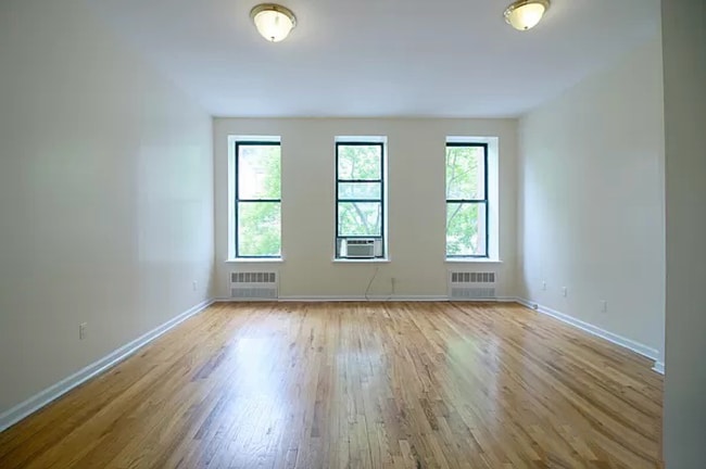 Building Photo - 20 W 126th St
