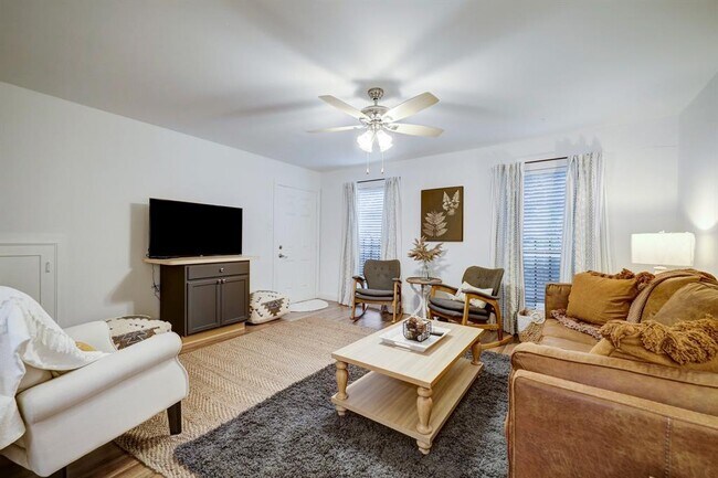 Building Photo - 5210 Arboles Dr