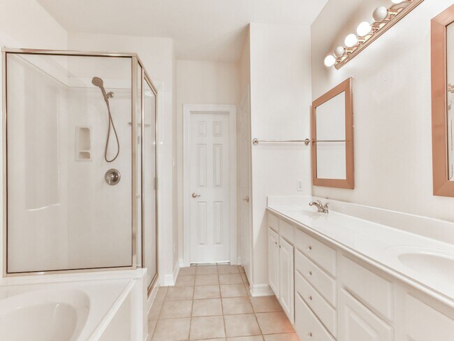 Building Photo - FORE Bedrooms in Del Lago!