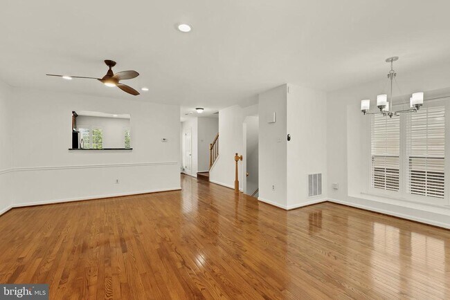 Foto del edificio - 1249 Quaker Hill Dr