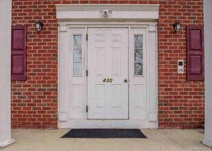 Building Photo - 430 Somerset Dr