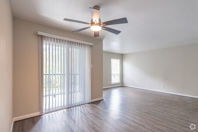 3HAB, 2BA - 1,400 ft² - EP on 5th