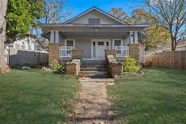 Building Photo - Step into this updated 4-bedroom, 2-bath home ideally situated in the heart of Sand Springs.