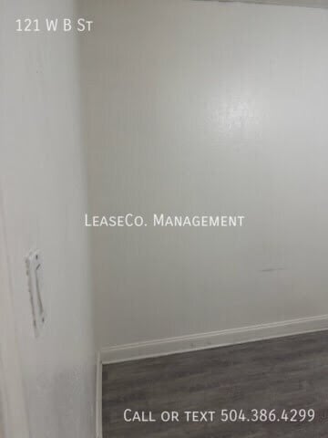 Foto del edificio - 121 W B St