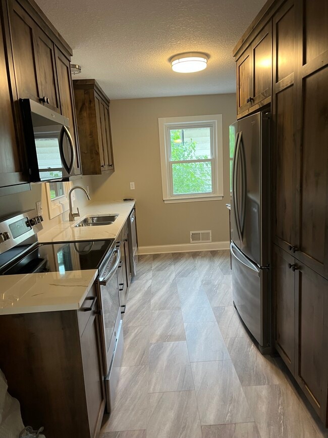 Building Photo - 8624 Oakland Ave S