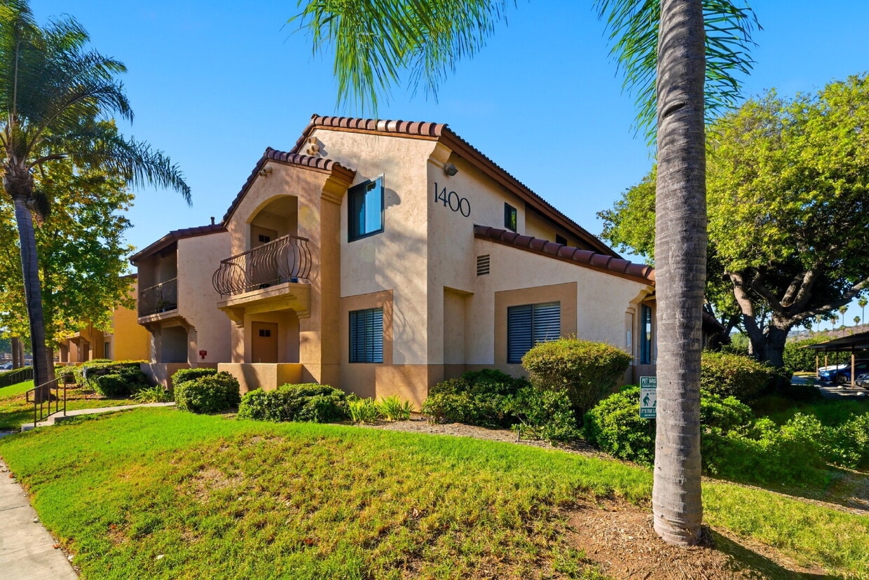 Foto principal - "Charming 2-Bedroom, 2-Bathroom Oasis in E...