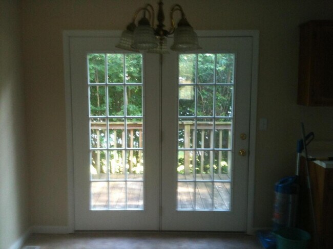Building Photo - White Oak Dr