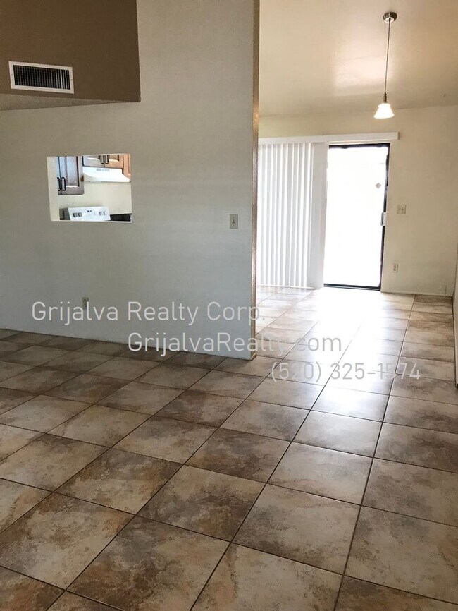 Foto del edificio - 2020 N Madelyn Ave