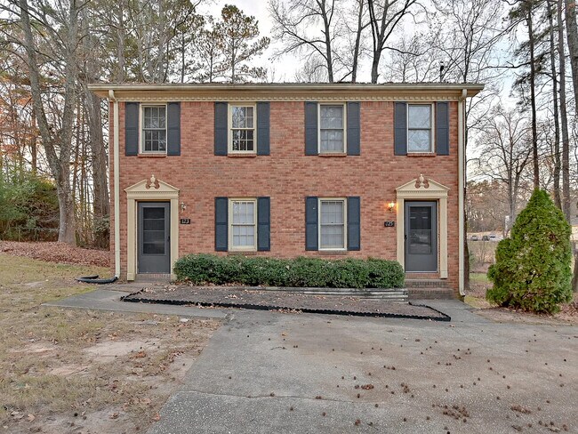 Foto del edificio - 123 Curtis Rd