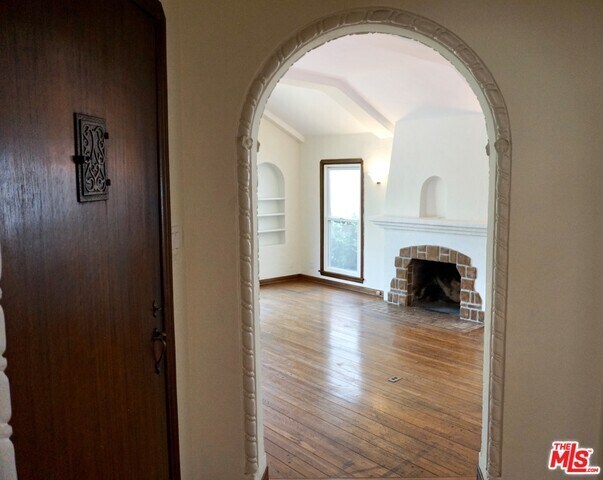 Building Photo - 166 N Arnaz Dr