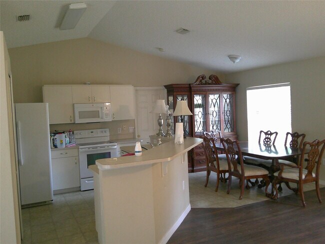 Foto del edificio - 865 Helm Ave