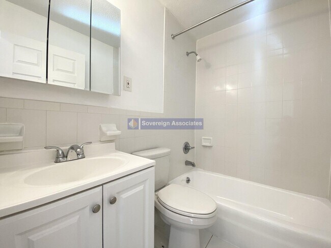 Foto del edificio - 3333 Broadway