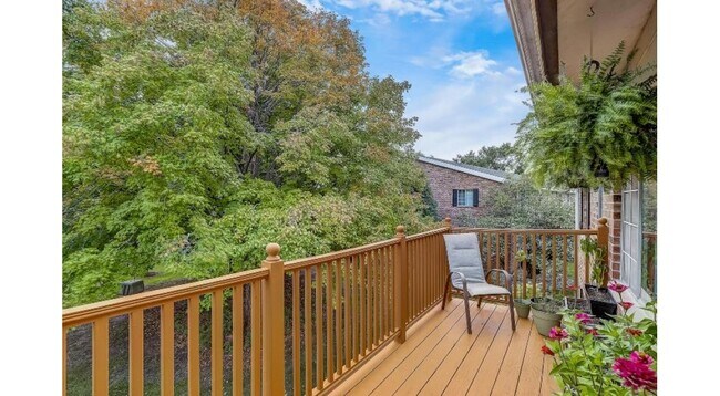 Vista privada desde el balcón - 157 Linden Ln