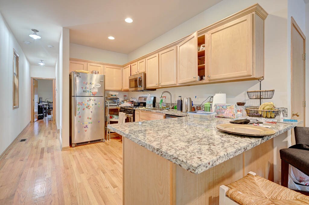 Foto principal - 3117 N Damen Ave