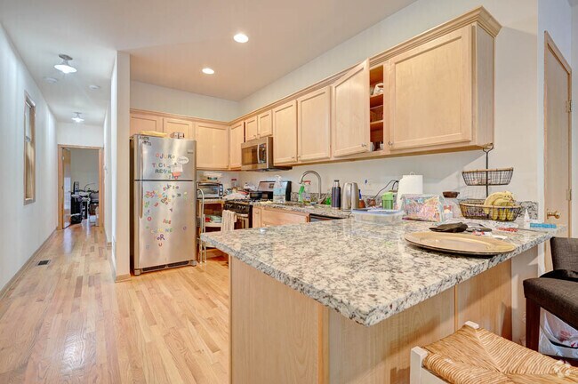 Building Photo - 3117 N Damen Ave