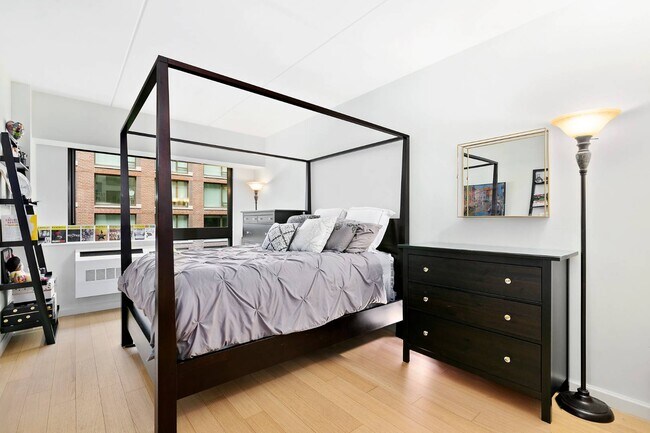 Foto del edificio - 535 W 52nd St
