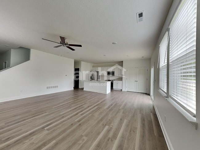 Building Photo - 301 Pne Hl Ct