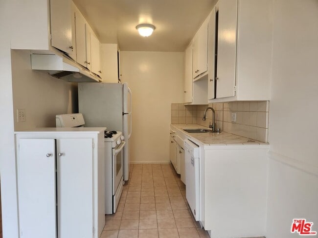 Building Photo - 8853 Alcott St