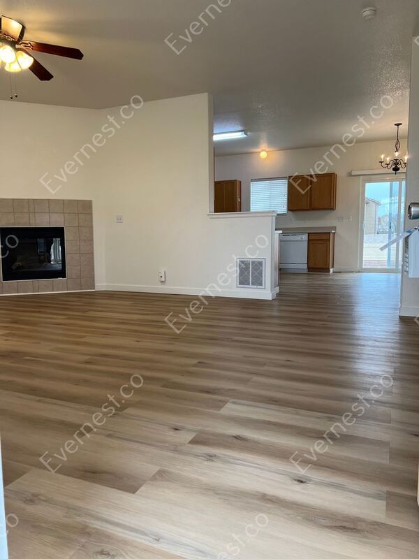 Foto del edificio - 7343 Glenburn Dr