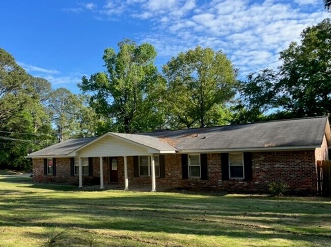 Building Photo - 121 Quail Run