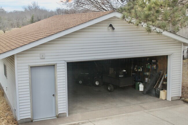 2.5 Car Garage - 6351 Ware Rd
