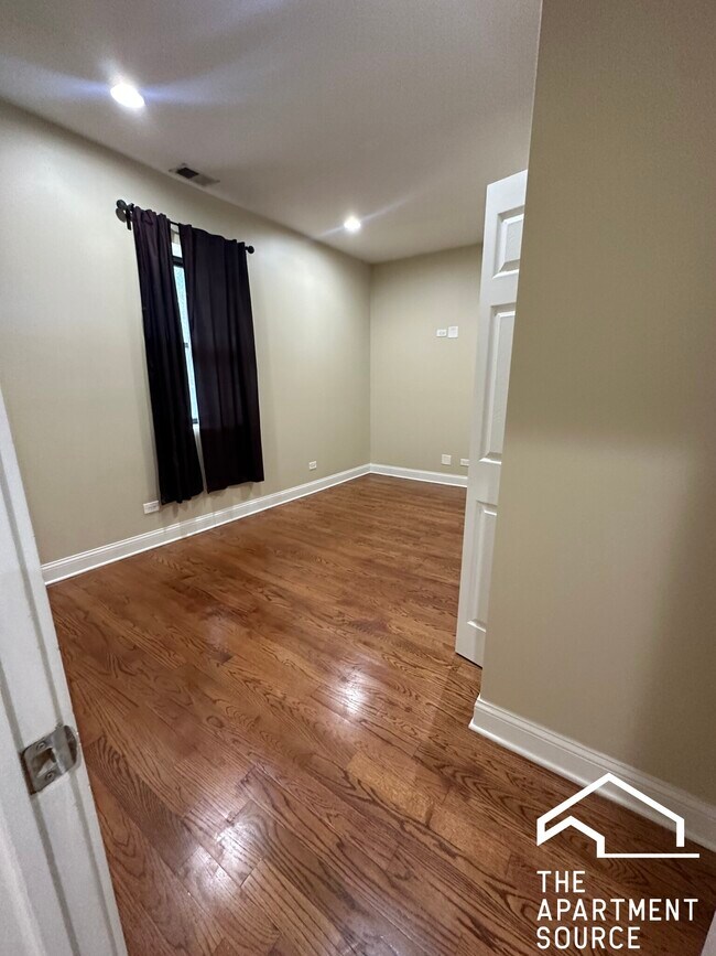 Foto del edificio - 4336 S Indiana Ave