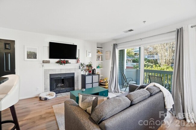 Foto del edificio - 525 N Graham St