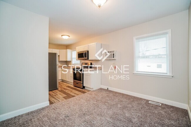 Building Photo - REDUCED!