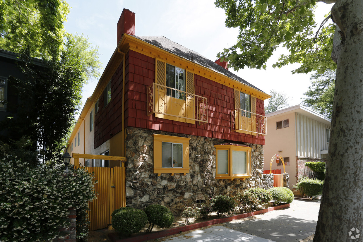 Building Photo - Zuniga Apartment Family
