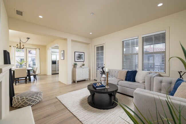 Building Photo - 28 Talmont