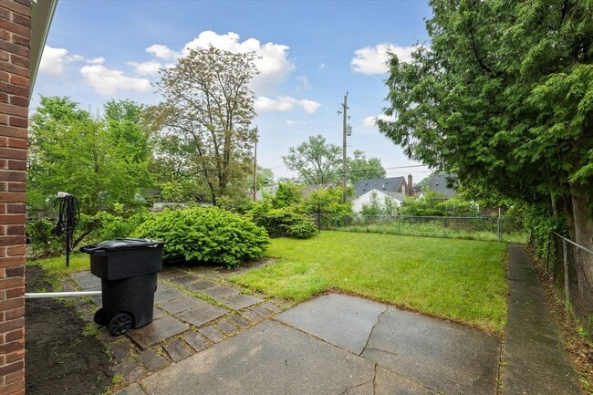 Building Photo - $1300 3 bedroom bungalow